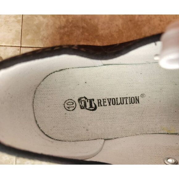 NWT Revolution canvas sneakers - Picture 3 of 7